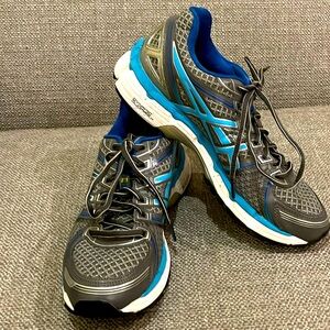 ASICS Gel-Kayano 19.   Grey with blue trims.  Women’s size 8.5.  In EUC.